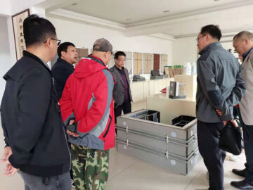 河南省建設(shè)廳科技與標(biāo)準(zhǔn)處康處長(zhǎng)、河南省建筑協(xié)會(huì)段秘書長(zhǎng)、河南省建筑科學(xué)研究院黃工等一行蒞臨考察